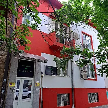 Nina & Lounge Bar 3*