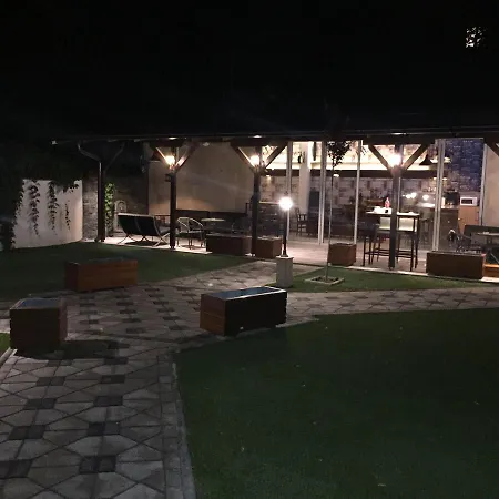 Nina & Lounge Bar Hotel 3*