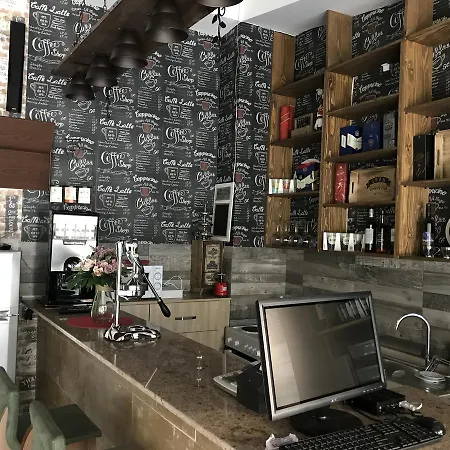 Ξενοδοχείο Nina & Lounge Bar