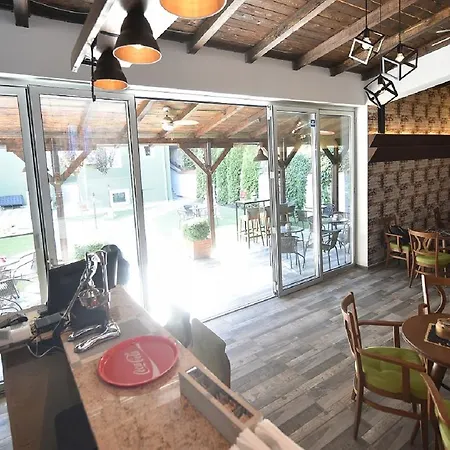 Nina & Lounge Bar Ξενοδοχείο Σκόπια