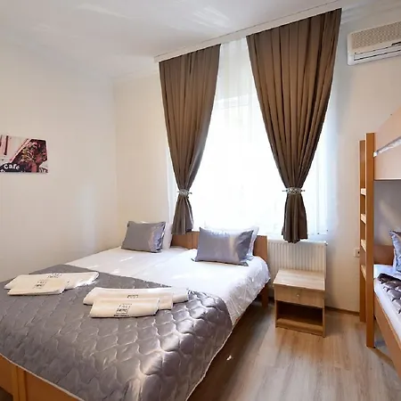 Nina & Lounge Bar Hotel 3*