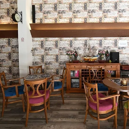 Hotel Nina & Lounge Bar 3*