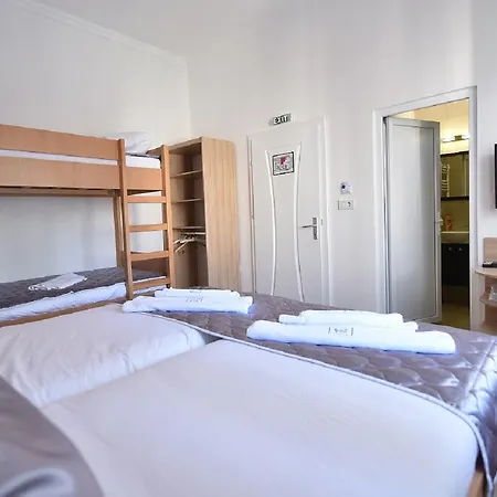 Hotel Nina & Lounge Bar