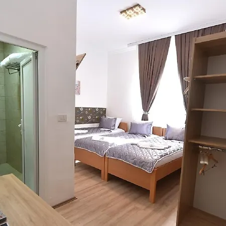 Nina & Lounge Bar Hotel