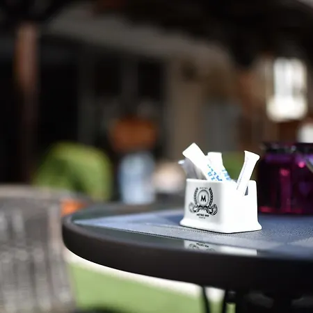 Nina & Lounge Bar Hotel 3*