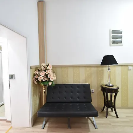 Nina & Lounge Bar 3*