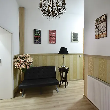 Nina & Lounge Bar Hotel 3*