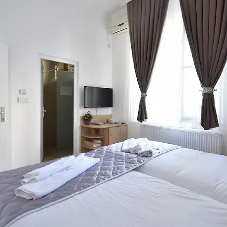 Hotel Nina & Lounge Bar 3*
