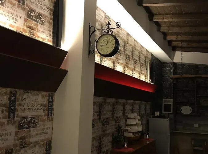 Nina & Lounge Bar 3*