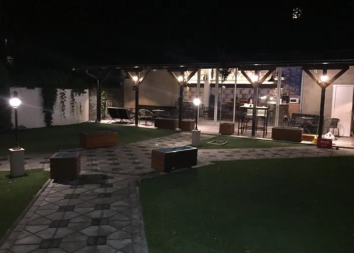 Nina & Lounge Bar Hotel 3*