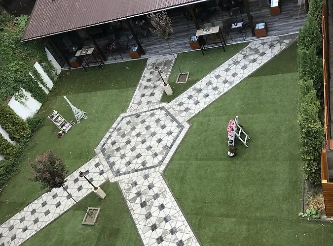 Nina & Lounge Bar 3*