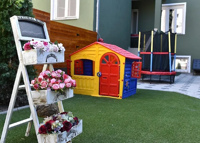 Nina & Lounge Bar 3*