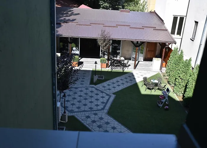 Nina & Lounge Bar 3*