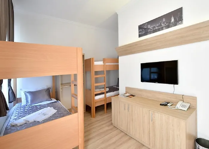 Hotel Nina & Lounge Bar