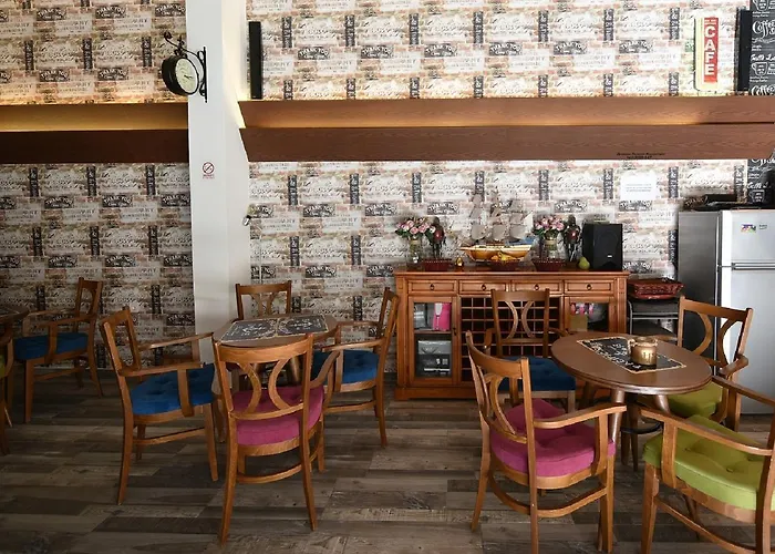 Hotel Nina & Lounge Bar 3*