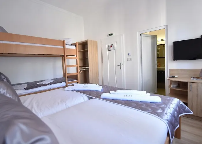 Hotel Nina & Lounge Bar