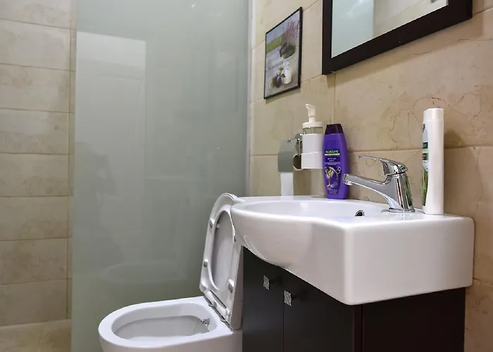 Nina & Lounge Bar Hotel