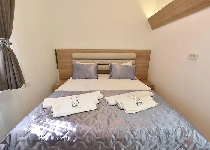 Nina & Lounge Bar Hotel 3*