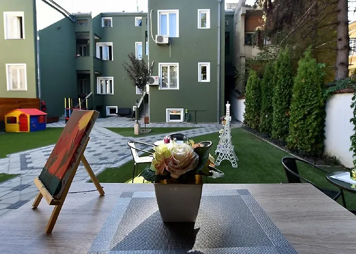 Nina & Lounge Bar فندق