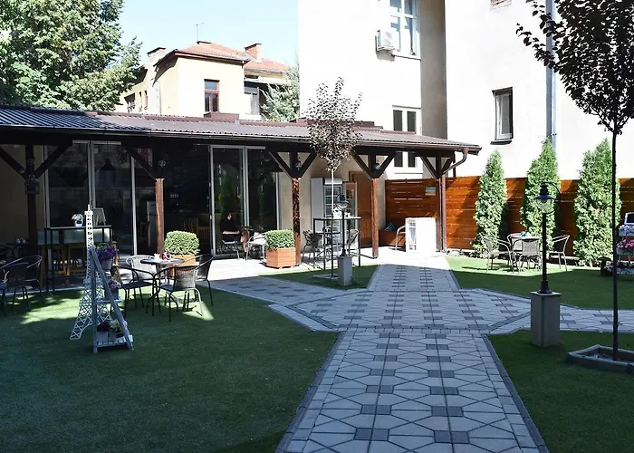 Hotel Nina & Lounge Bar