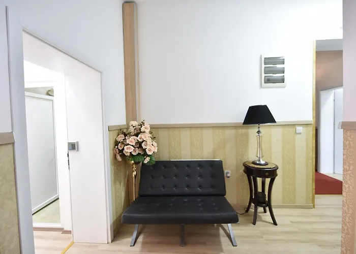 Nina & Lounge Bar 3*