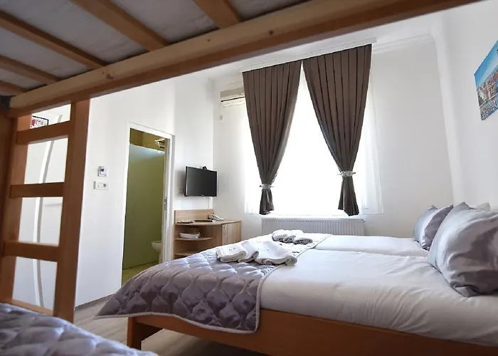 Nina & Lounge Bar Hotel Skopje