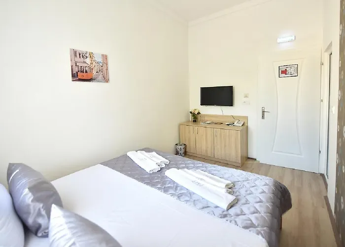 Hotel Nina & Lounge Bar 3*