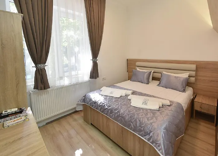 Hotel Nina & Lounge Bar