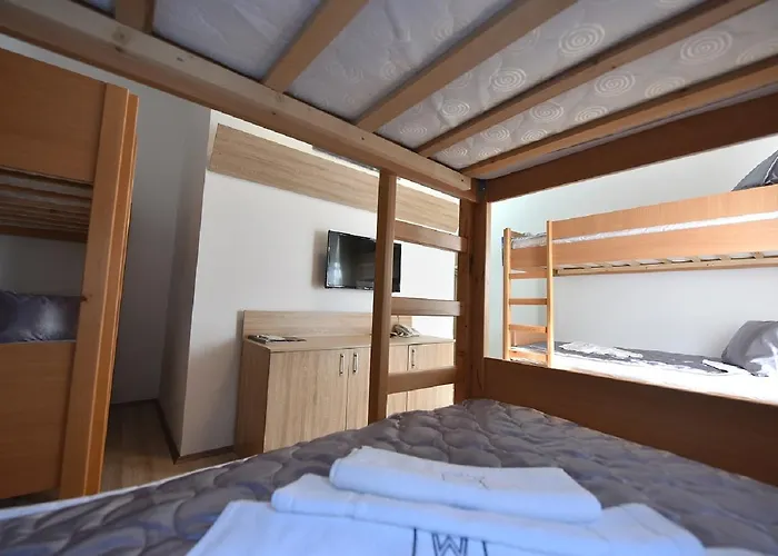 Hotel Nina & Lounge Bar