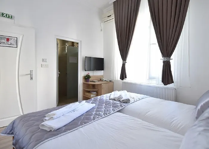 Hotel Nina & Lounge Bar 3*