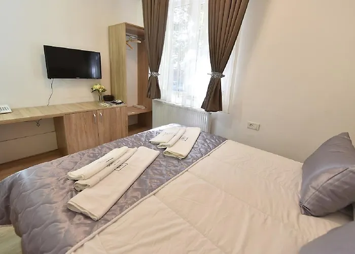 Hotel Nina & Lounge Bar