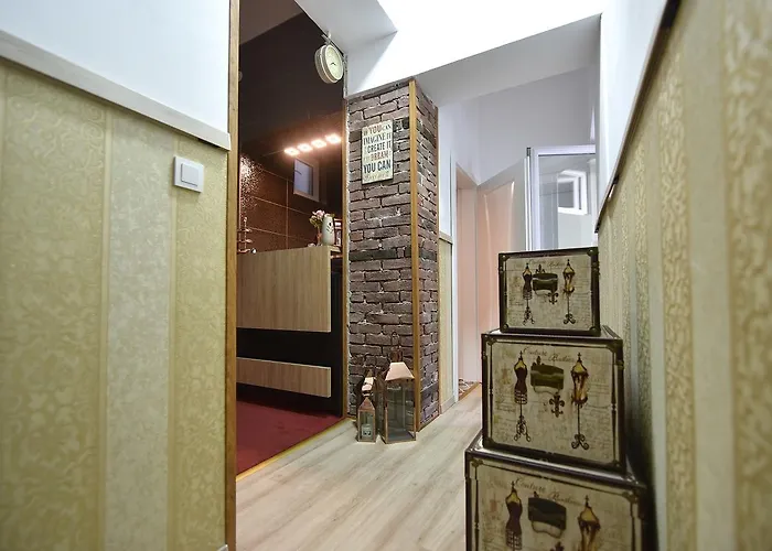 Nina & Lounge Bar Hotel