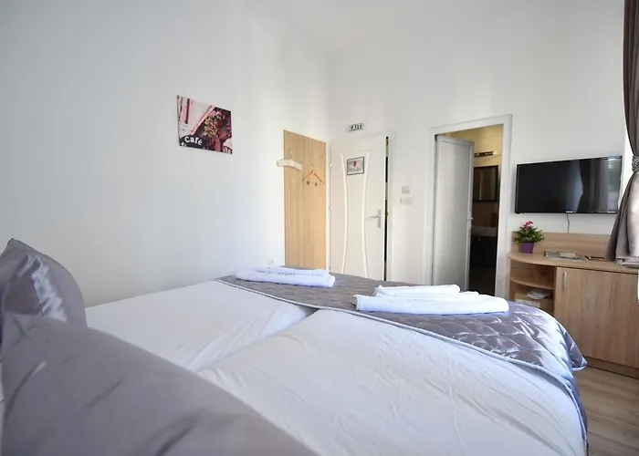 Nina & Lounge Bar 3* Skopje